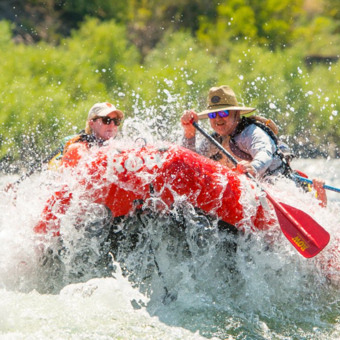 whitewater rafting on the deschutes river